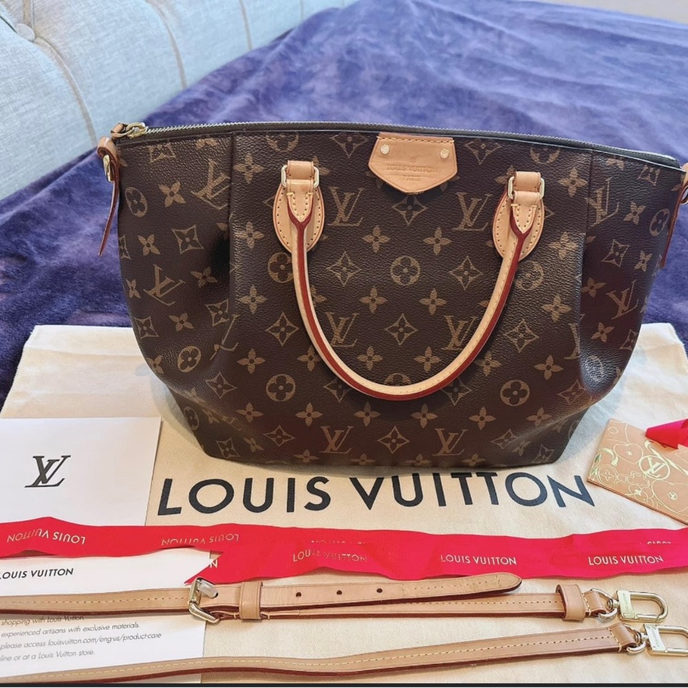 Authentic Louis Vuitton bag  monogram in medium size